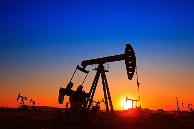 Giá Dầu Lao Dốc Hơn 2% Khi Kỳ Vọng Xung Đột Mỹ - Iran Hạ Nhiệt