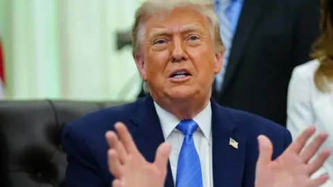 Giá Dầu Lao Dốc Hơn 4% Khi Ông Trump Tuyên Bố Mỹ Sắp Đạt Thỏa Thuận Với Iran
